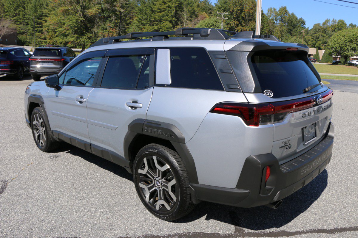 Used 2026 Subaru Outback Touring XT AWD/4WD image 3