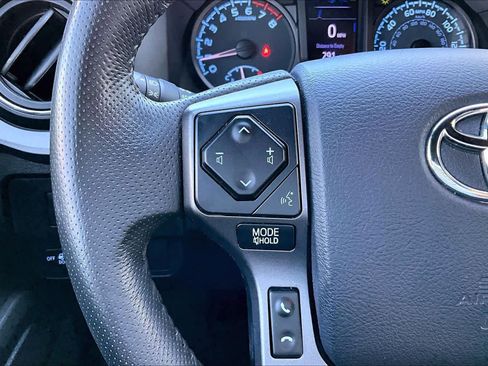 Used 2020 Toyota Tacoma TRD Sport image 21
