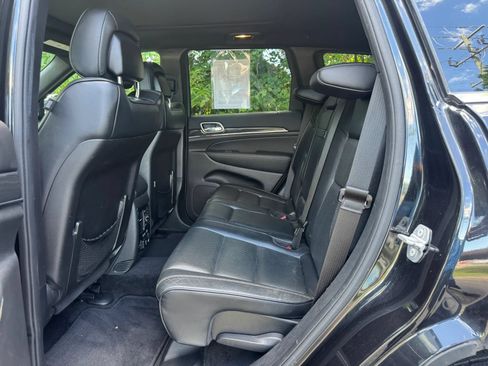 Used 2015 Jeep Grand Cherokee Overland w/ Advanced Technology Group AWD/4WD image 18