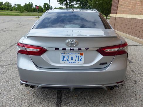 Used 2019 Toyota Camry XSE FWD image 9