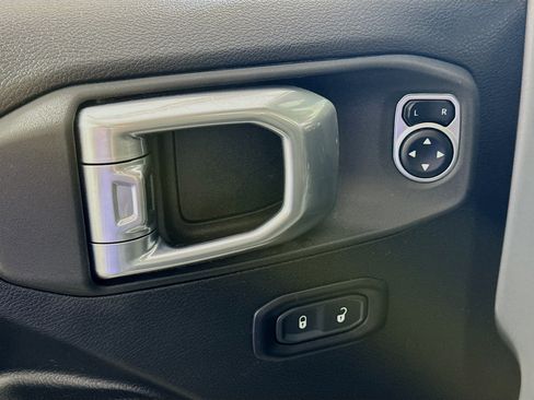 Used 2024 Jeep Wrangler Unlimited AWD/4WD image 29
