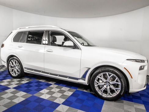 Used 2025 BMW X7 xDrive40i image 3