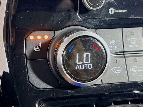 Used 2021 Toyota Highlander XLE image 19