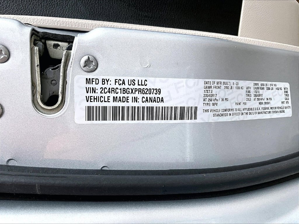 Used 2023 Chrysler Pacifica Touring-L FWD image 22