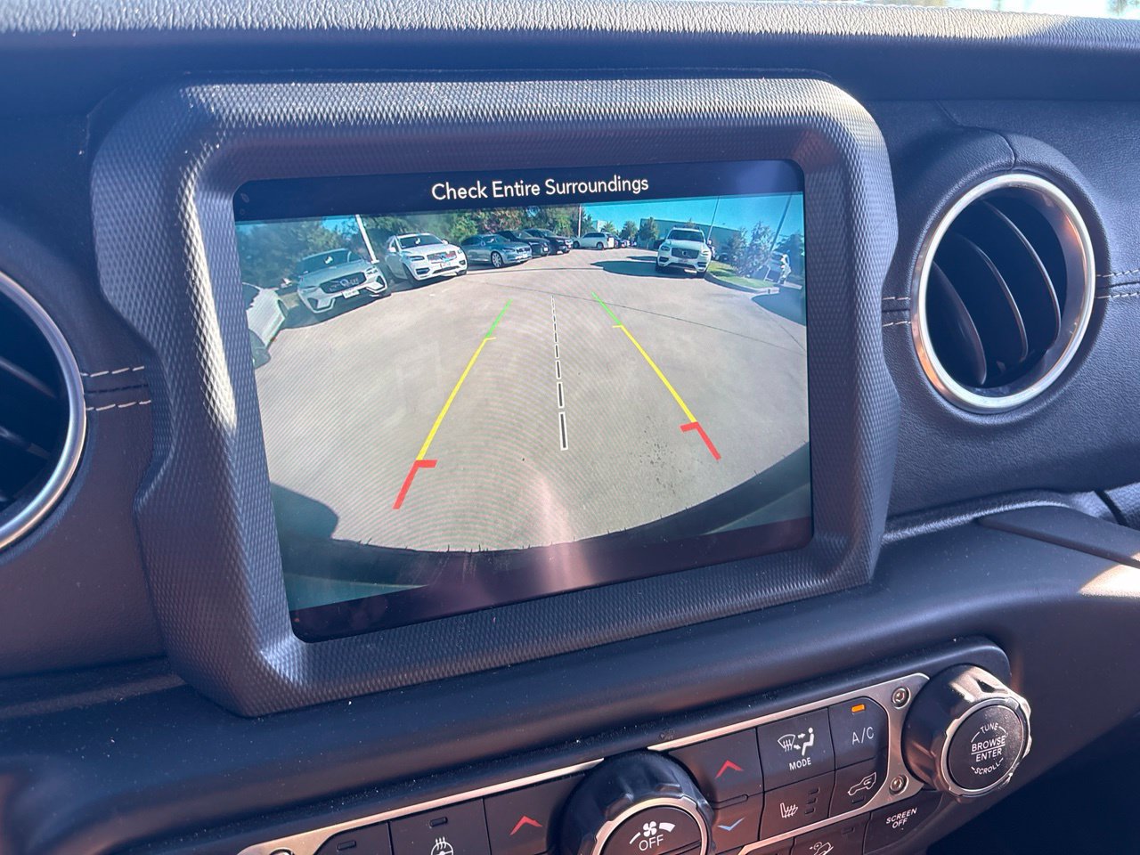 Used 2019 Jeep Wrangler Unlimited Sahara AWD/4WD image 24
