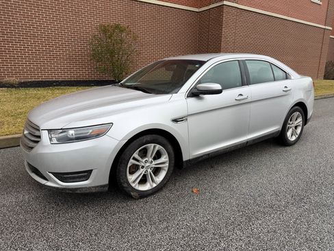 Used 2017 Ford Taurus SEL image 3
