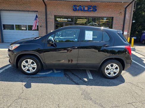 Used 2017 Chevrolet Trax LS FWD image 3