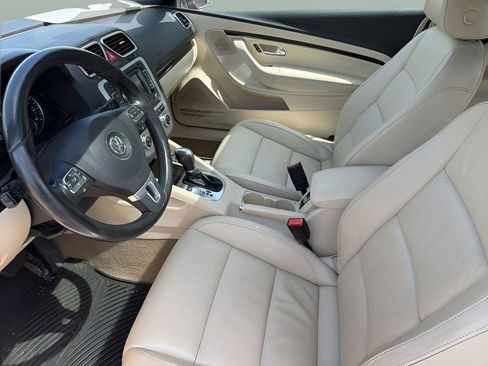 Used 2013 Volkswagen Eos Lux FWD image 9