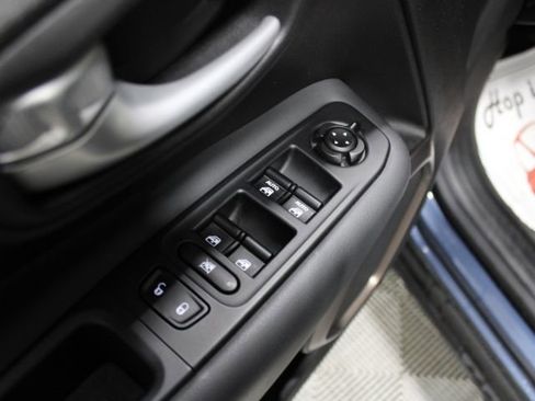 Used 2023 Jeep Renegade Latitude image 15