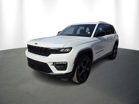 Used 2024 Jeep Grand Cherokee Limited w/ Black Appearance Package image 2