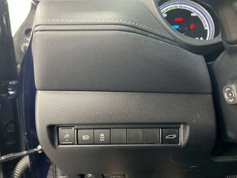 Used 2022 Toyota Venza LE AWD/4WD image 18