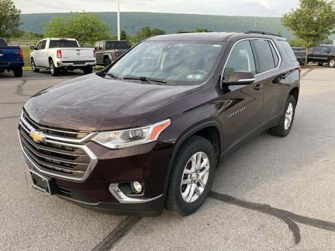 Used 2020 Chevrolet Traverse LT w/ Driver Confidence II Package AWD/4WD image 3