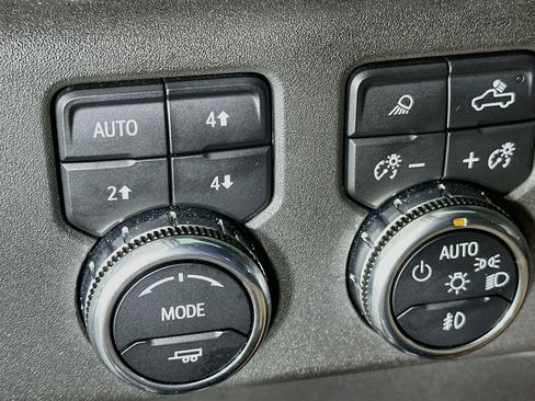 Used 2022 GMC Sierra 1500 SLT AWD/4WD image 17