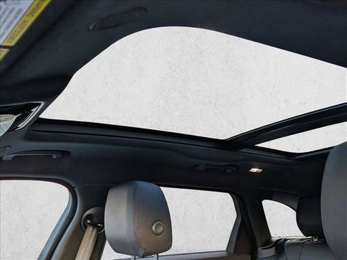 Used 2025 Land Rover Range Rover Velar Dynamic SE image 16