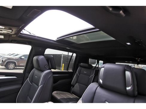 New 2026 Cadillac Escalade ESV Sport w/ Touring Package AWD/4WD image 24