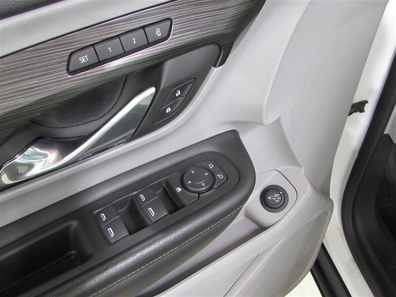 Used 2023 GMC Terrain SLT AWD/4WD image 13