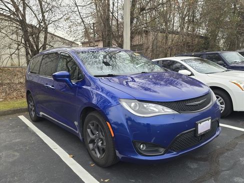 Used 2019 Chrysler Pacifica Touring-L Plus w/ Advanced Safetytec Group image 1