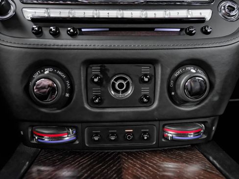 Used 2014 Rolls-Royce Wraith image 21