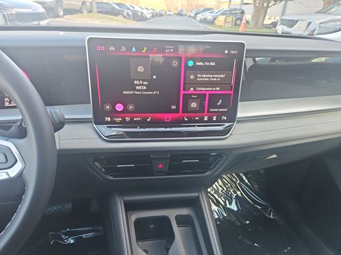 New 2025 Volkswagen Tiguan SE image 19