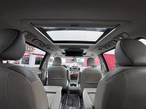 Used 2013 Toyota Sienna Limited w/ Premium Pkg image 25