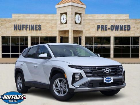 Used 2025 Hyundai Tucson SE FWD image 1