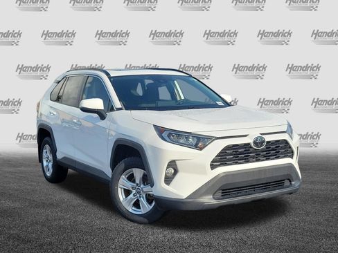 Used 2019 Toyota RAV4 XLE FWD image 2
