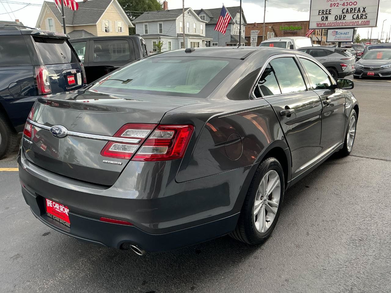Used 2017 Ford Taurus SE FWD image 4