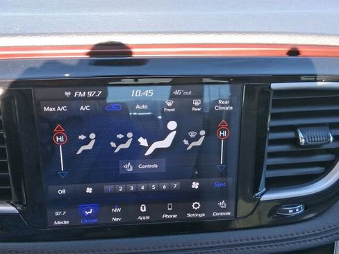 Used 2020 Chrysler Pacifica Limited image 30