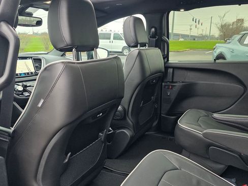 New 2026 Chrysler Pacifica Limited w/ S Appearance Package image 29