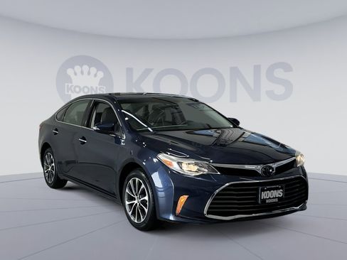 Used 2018 Toyota Avalon XLE image 18