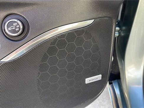 Used 2024 Buick Enclave Avenir w/ Avenir Technology Package image 13