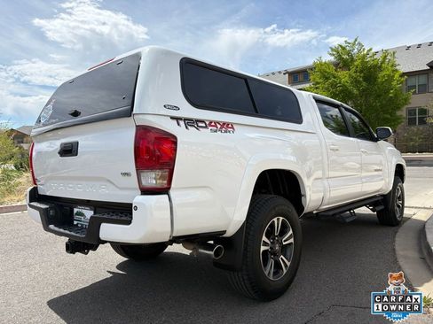 Used 2017 Toyota Tacoma TRD Sport image 8