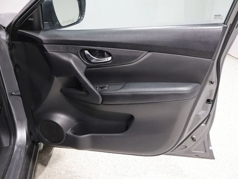 Used 2017 Nissan Rogue SV AWD/4WD image 23