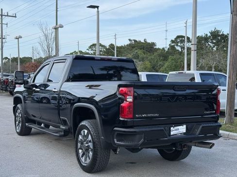 Used 2024 Chevrolet Silverado 2500 Custom w/ Custom Value Package image 2