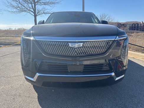 Used 2025 Cadillac Escalade IQ Luxury 2 w/ LPO, Radiant Package image 2