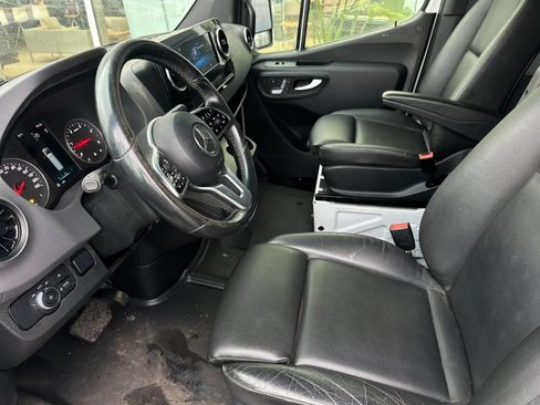 Used 2020 Mercedes-Benz Sprinter 2500 image 9