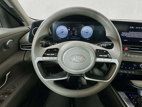 Certified 2024 Hyundai Elantra SEL image 11