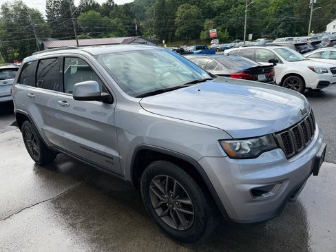 Used 2016 Jeep Grand Cherokee Laredo 75th Anniversary AWD/4WD image 3