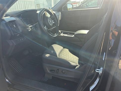 Used 2025 Nissan Pathfinder SV FWD image 11