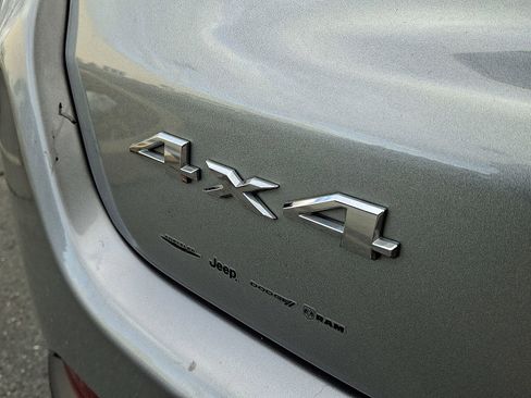 Used 2019 Jeep Compass Limited w/ Safety & Security Group image 32