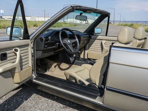Used 1987 BMW 325i Convertible RWD image 32