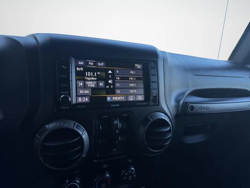 Used 2017 Jeep Wrangler Unlimited Sport AWD/4WD image 21