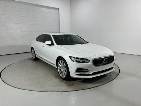 Used 2018 Volvo S90 T8 Inscription w/ Luxury Package AWD/4WD image 2