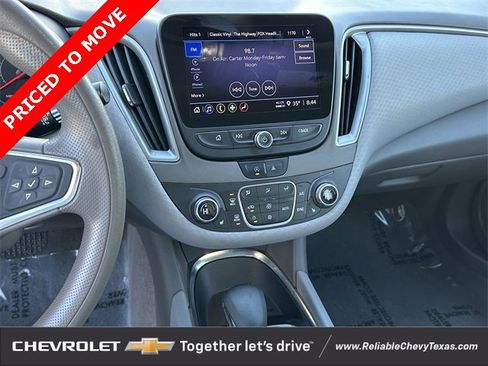 Used 2022 Chevrolet Malibu LT image 17