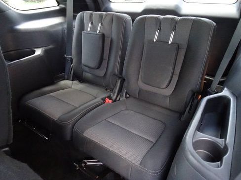 Used 2016 Ford Explorer XLT FWD image 17