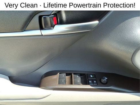 Used 2022 Toyota Camry SE FWD image 11