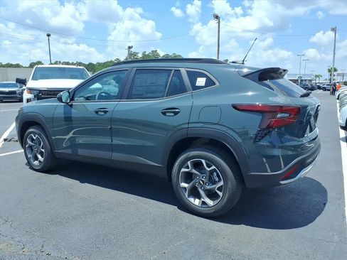 New 2026 Chevrolet Trax LT w/ Sunroof Package FWD image 5