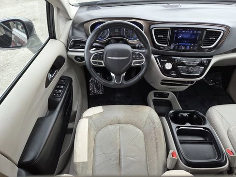 Used 2017 Chrysler Pacifica Touring-L w/ Tire & Wheel Group image 23