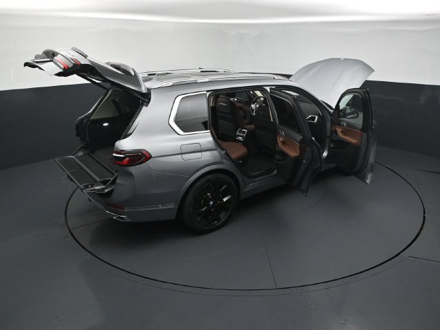 Used 2025 BMW X7 xDrive40i w/ Executive Package AWD/4WD image 30