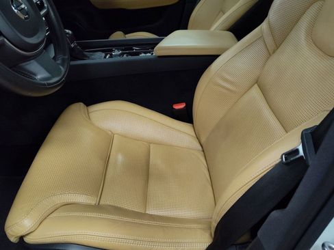 Used 2019 Volvo S60 T6 Inscription image 17